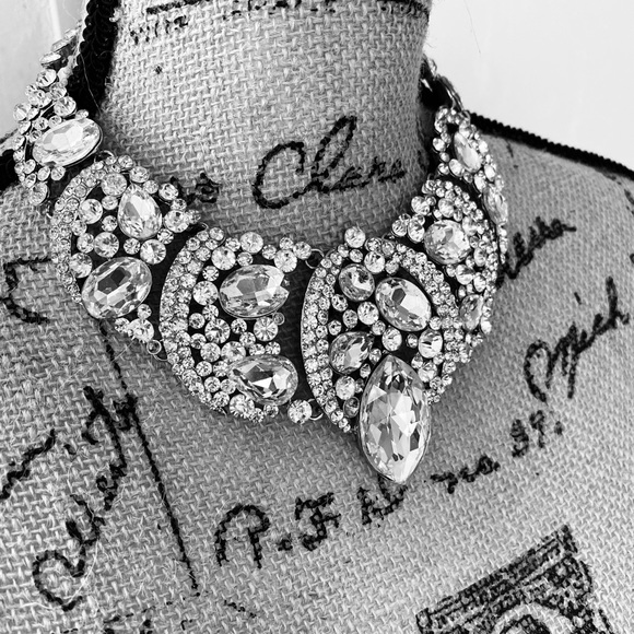 AMAZING Chunky Rhinestone Beautiful Necklace - Picture 4 of 8